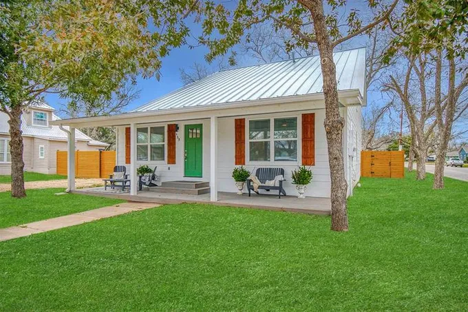 459 S Madison St, La Grange, TX 78945 for Sale