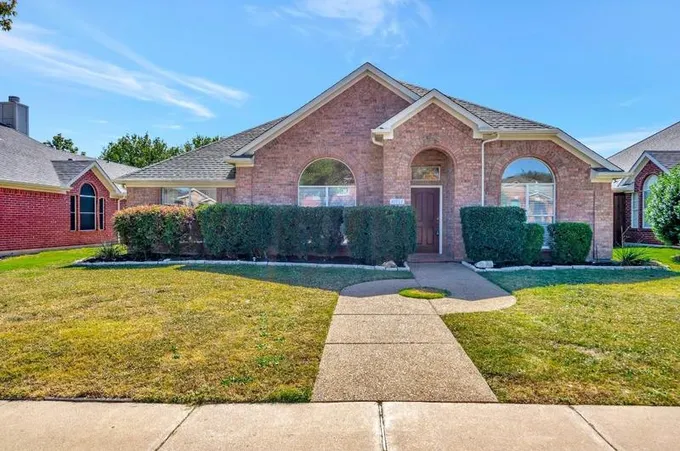 10707 Dry Creek Ln, Frisco, TX 75035 - MLS 20460220 for Sale