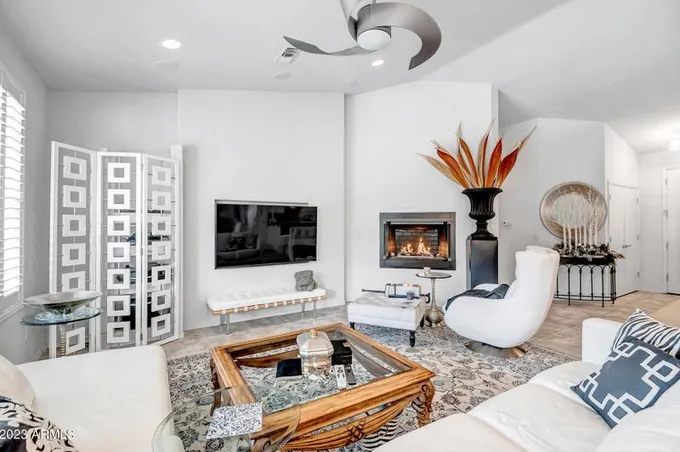 18140 N Timber Ridge Dr, Surprise, AZ 85374 - MLS 6642585 for Sale