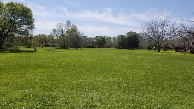 1517 W Adoue St, Alvin, TX 77511 for Sale