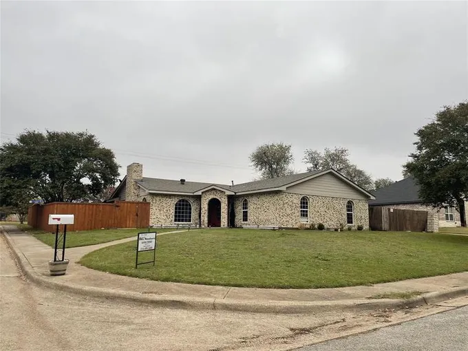 214 Martin Luther Cir, Duncanville, TX 75116 for Sale