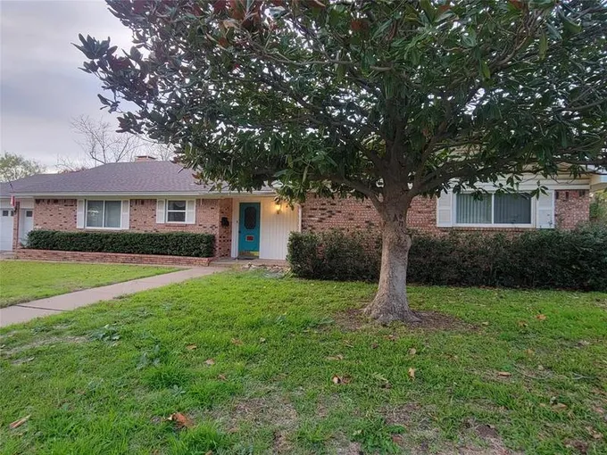 1409 Oak Hills Dr, Graham, TX 76450 for Sale