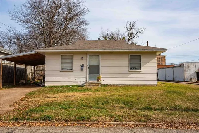 106 NW 4th St, Paris, TX 75460 for Sale