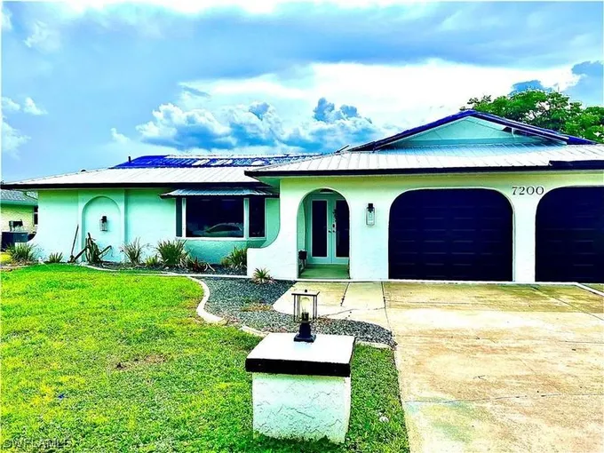North Fort Myers, Lee County, FL Lakefront Property, Waterfront Property, House for sale Property ID: 418677258