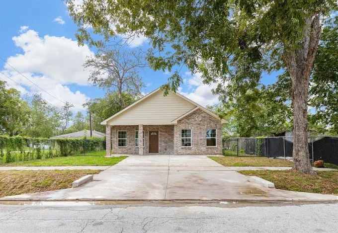 8717 Peachtree St, Houston, TX 77016 for Sale