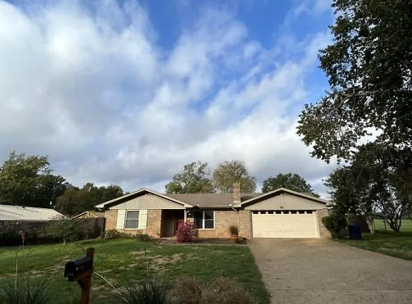 501 Sycamore Street - Whitehouse, TX 75791 - Home For Rent