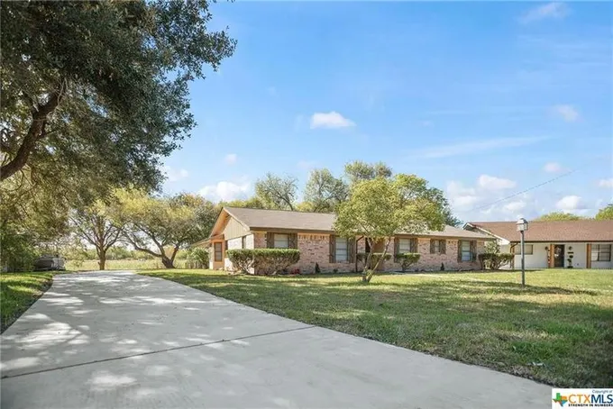1009 Brookhollow Drive, Port Lavaca, TX 77979 for Sale