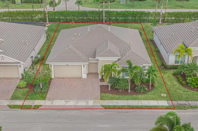 10127 SW CYPRESS WOOD CT, Port Saint Lucie, FL 34987 Single Family Residence For Sale  MLS# RX-10946363