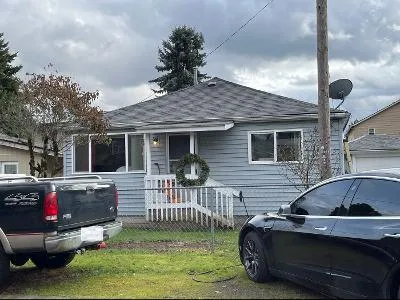 SE Brandeis St for Sale