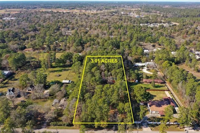 306 Coe Rd, Pinehurst, TX 77362 for Sale