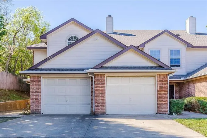 701 N Clay St B, Ennis, TX 75119 for Rent
