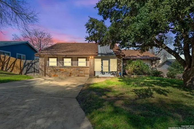 7717 Leafy Hollow Ct, Live Oak, TX 78233-2833 for Sale