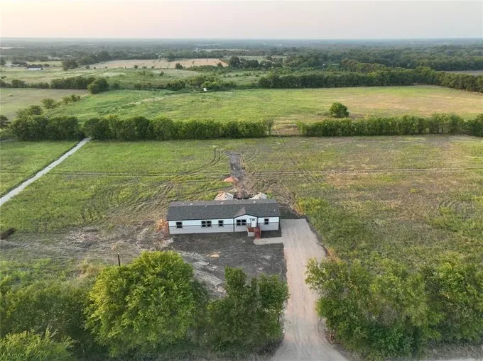 726 County Rd 4040, Ector, TX 75479 for Sale