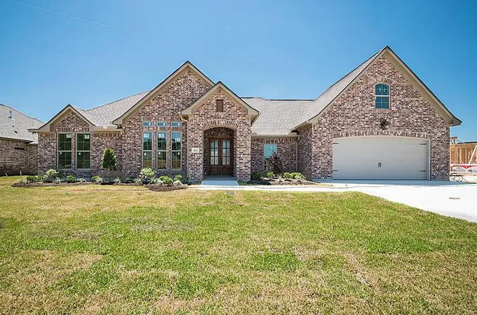 211 Mandavilla Way, LUMBERTON, TX 77657 for Sale