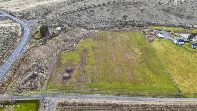 2090 KONNOWAC PASS RD, Moxee, WA 98936 Single Family Residence For Sale  MLS# 23-2730