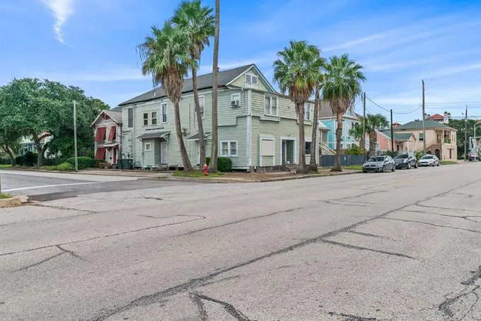 2025 Avenue N 1/2, Galveston, TX 77550 for Sale