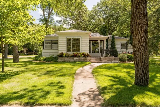 524 N BURLINGTON AVE, Fergus Falls, MN 56537 Single Family Residence For Sale  MLS# 6456049