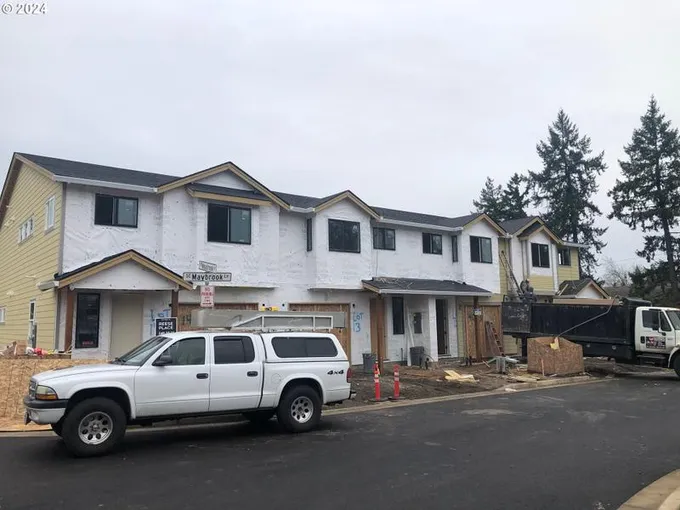 14001 SE Maybrook LN L11, Milwaukie OR 97222 for Sale