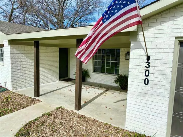 300 W MAIN ST, Honey Grove, TX 75446 Single Family Residence For Sale  MLS# 20503019