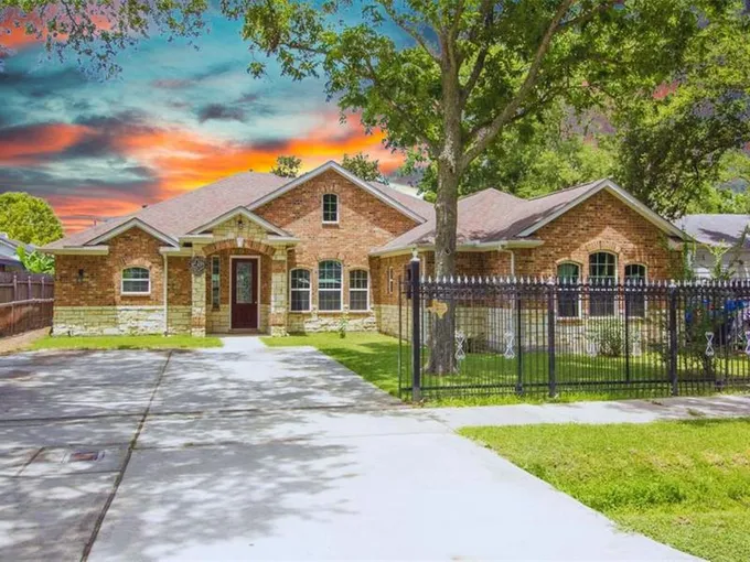 7411 Garden St, Houston, TX 77012 for Sale