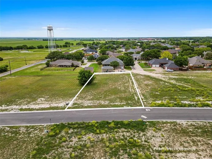 40 Pareya Cir, West, TX 76691 for Sale