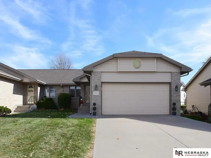 2614 Arrow Ridge Pl, Lincoln, NE 68506  MLS# 22402729 for Sale