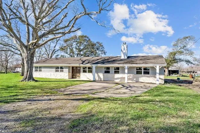 2424 County Rd 288, Angleton, TX 77515 - MLS 33991852 for Sale