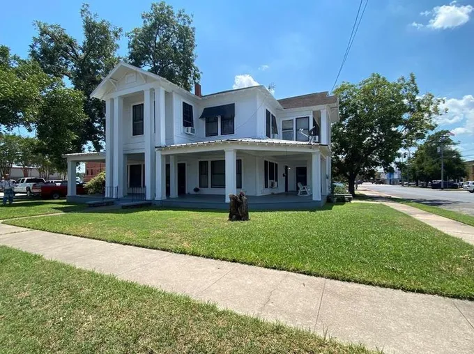 158 E Colorado, La Grange, TX 78945 - MLS 43201593 for Sale