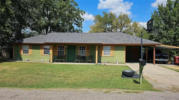 603 Svoboda St, Bonham, TX 75418 for Sale