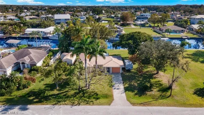 2102 Aruba Ave, FORT MYERS, FL 33905  MLS# 224010328 for Sale