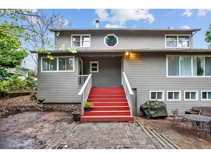 8421 SW 3rd AVE, Portland OR 97219 for Sale