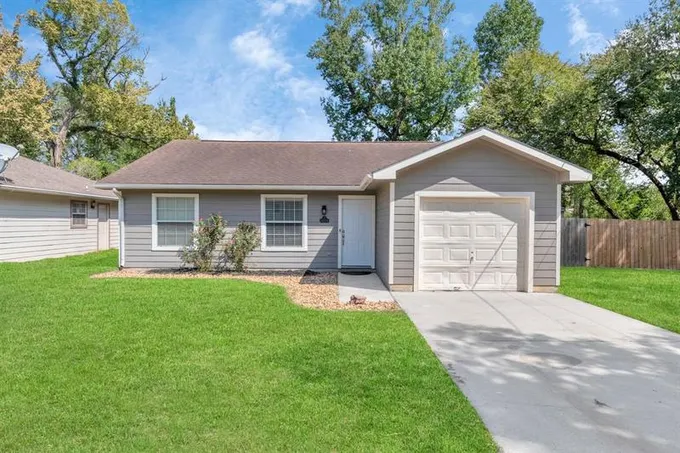 1014 Adams St, Cleveland, TX 77327 for Sale