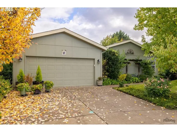 3220 Crescent Ave #6, Eugene, OR 97408  MLS# 23227865 for Sale