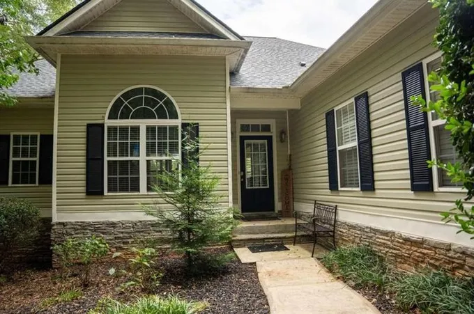 597 Hood Rd, Newnan, GA 30263 - MLS 7272627 for Sale