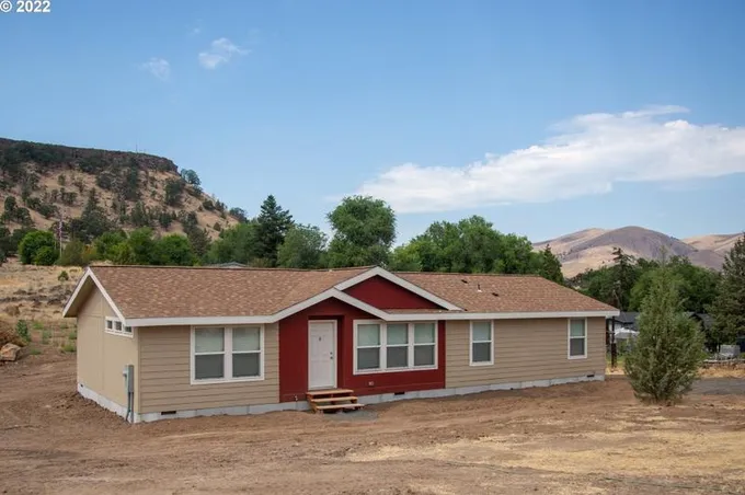 57580 Church Ave, Tygh Valley, OR 97063 - MLS 22405803 for Sale