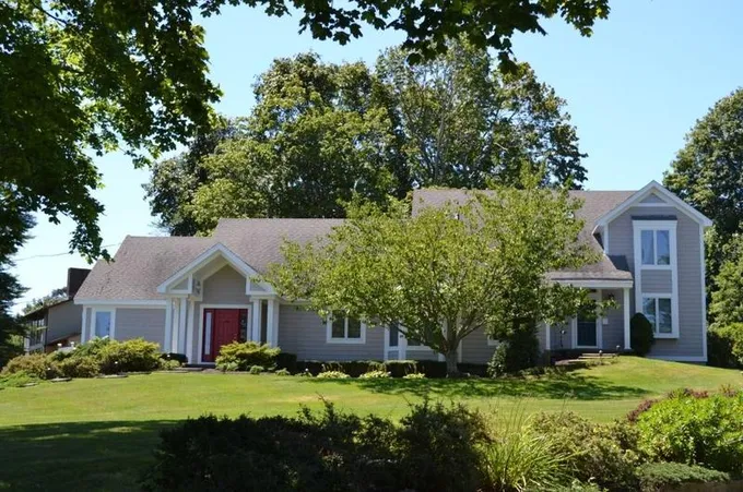 179 Eustis Ave #Rear, Newport, RI 02840 - MLS 1350019 for Rent