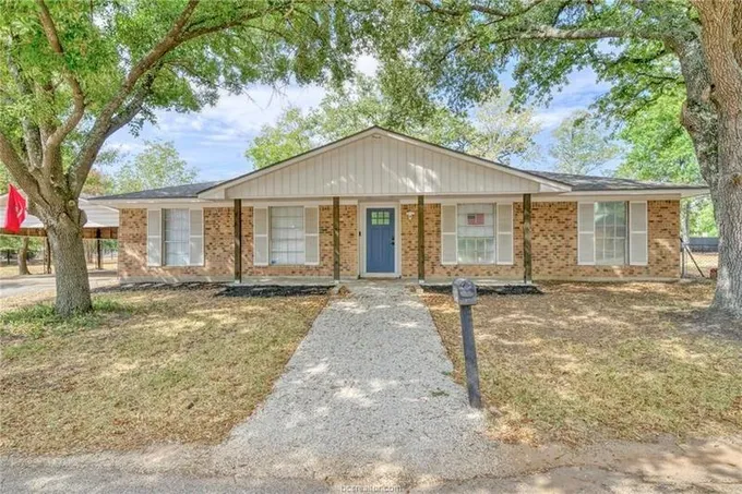 102 South Panama Street, Madisonville, TX 77864 for Sale