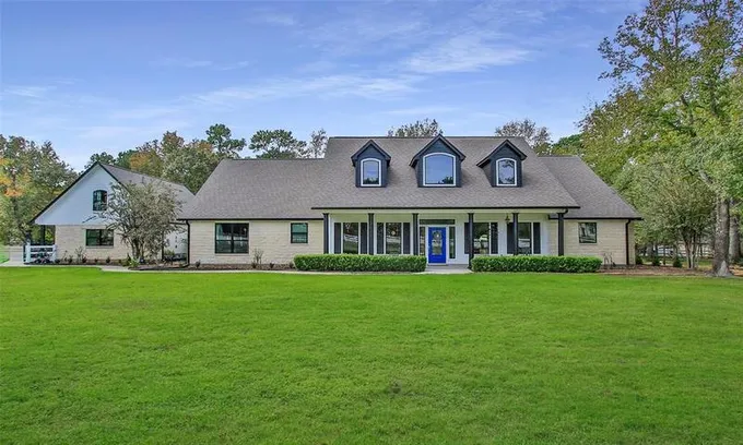 37823 Clubhouse Ln, Magnolia, TX 77355 for Rent