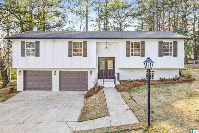 421 20TH CT NE, CENTER POINT, AL 35215 Single Family Residence For Sale  MLS# 21374086