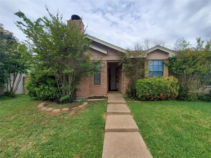 5611 Hearthwood Ct, Arlington, TX 76016 for Sale