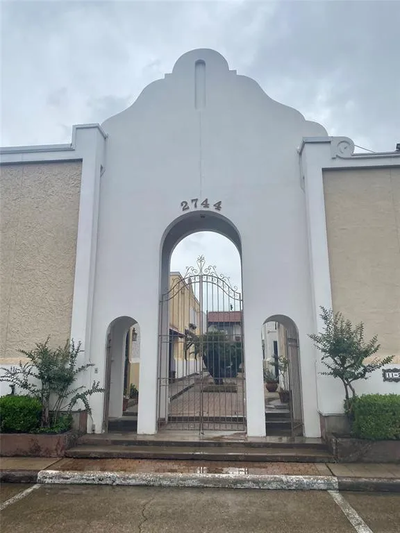2744 Briarhurst Dr #38, Houston, TX 77057  MLS# 8416519 for Sale