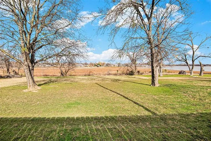 7062 Rucker St, Azle, TX 76020 for Sale