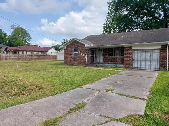2317 Hampton St, Houston, TX 77088 for Sale