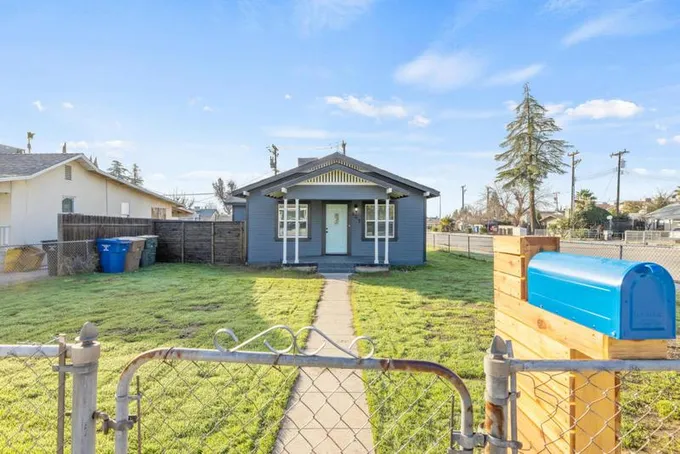 447 DOUGLAS ST, Bakersfield, CA 93308 Single Family Residence For Sale  MLS# 227254