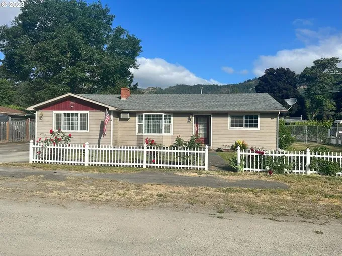 657 IRVING DR, Myrtle Creek OR 97457 for Sale