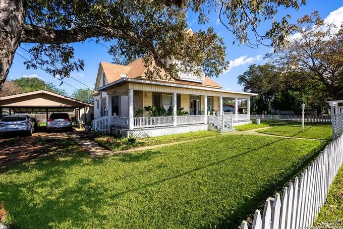 519 E San Marcos St, Pearsall, TX 78061 for Sale