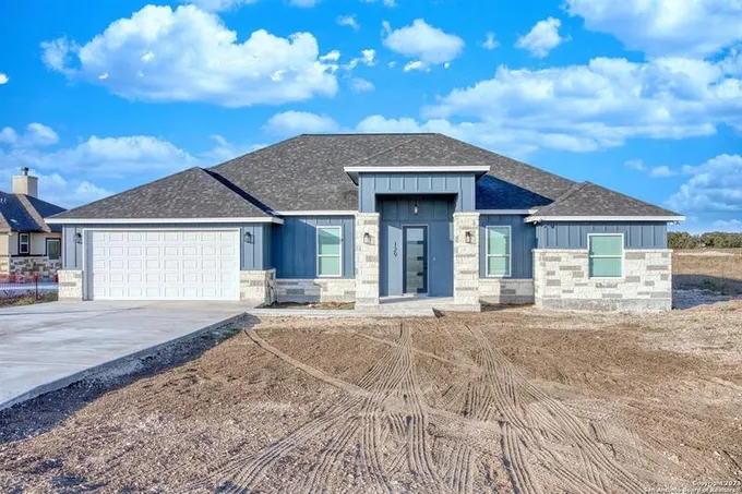 129 TURNBERRY, La Vernia, TX 78121 for Sale
