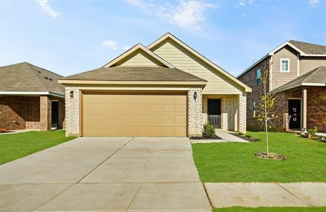 1712 LUKE ST, Ennis, TX 75119 Single Family Residence For Sale  MLS# 20464717