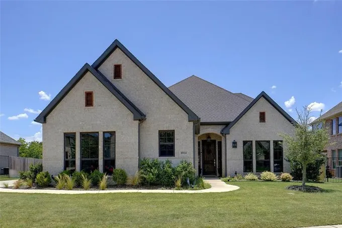 8924 Myranda Ct, North Richland Hills, TX 76182  MLS# 20373608 for Sale