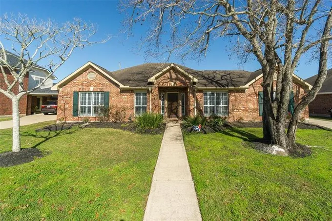 2116 Paintbrush Ave, League City, TX 77573 for Sale